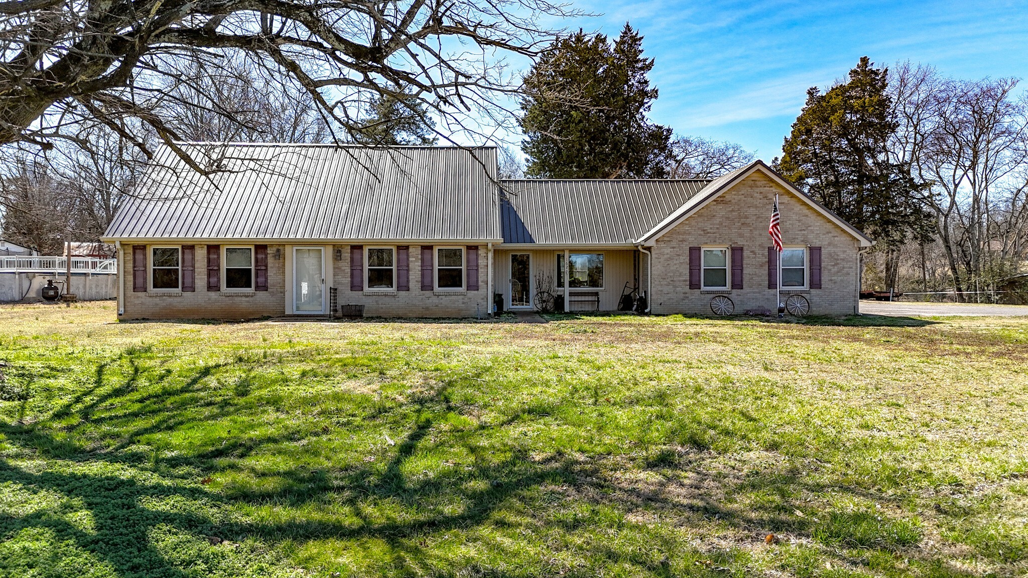 Property Photo: 1621 Highway 41A N TN 37160