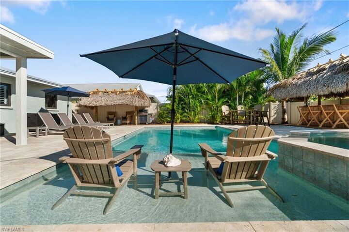 Property Photo:  530 108th Ave N  FL 34108 