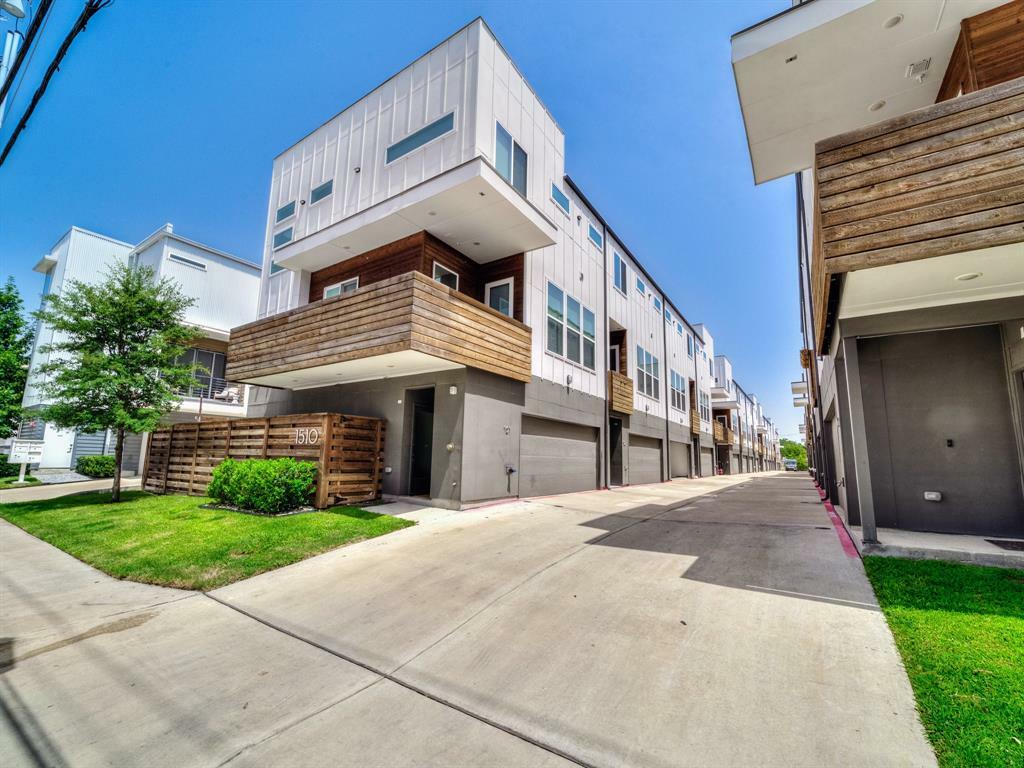 Property Photo: 1510 N Washington Avenue 102 TX 75204