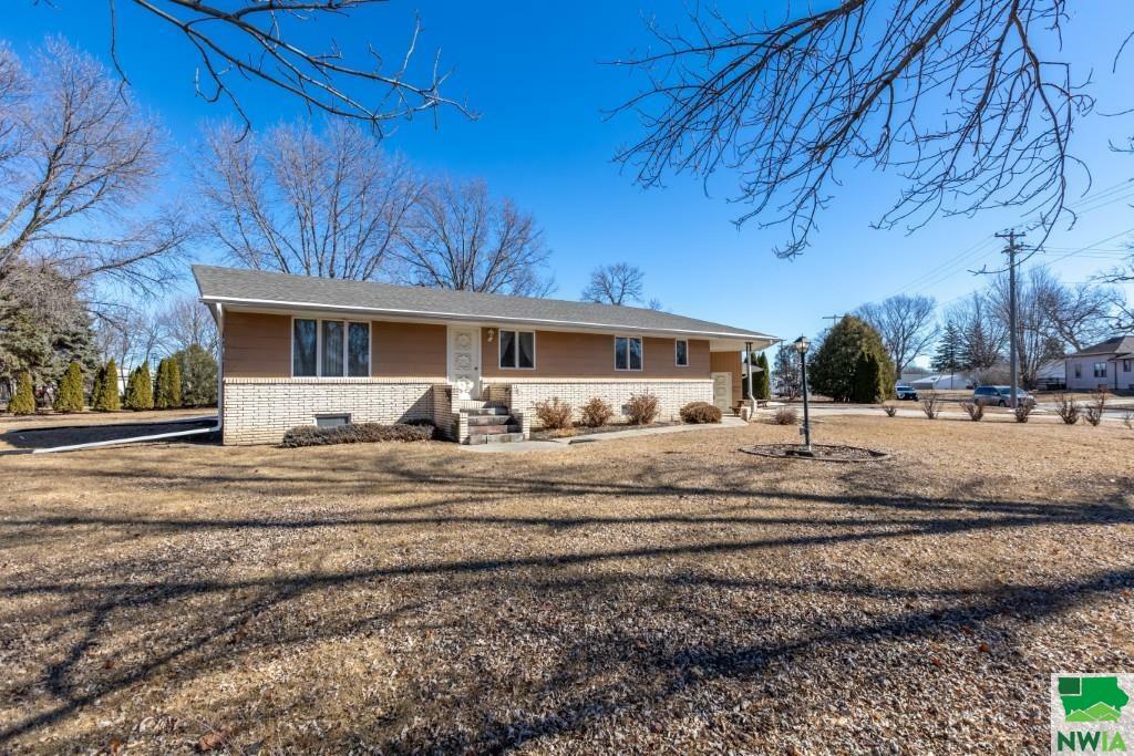 Property Photo: 1112 Emerald Street IA 51040