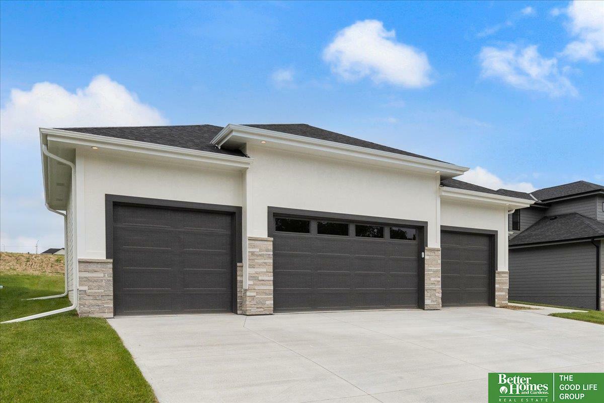 Property Photo: 21137 Hartman Avenue NE 68022