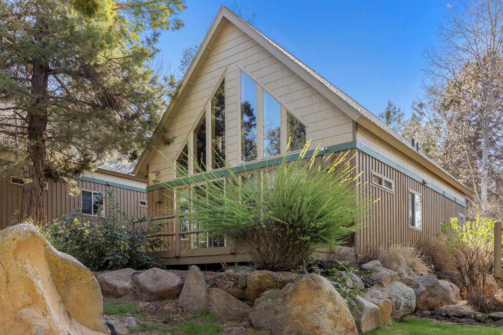 Property Photo: 4673 Marsh Hawk Drive OR 97601