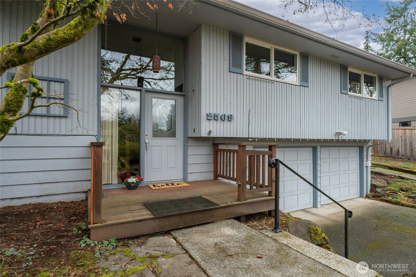 Property Photo:  2509  82nd Ave NE  WA 98039 