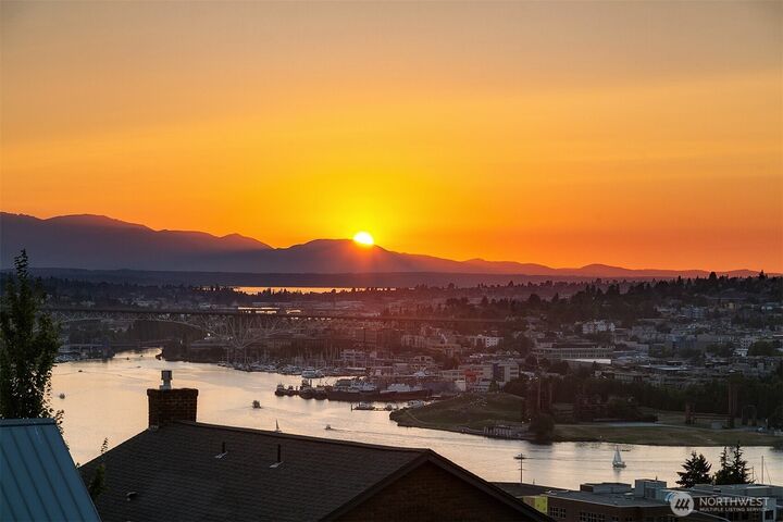 Property Photo: 2024 Broadway E WA 98102
