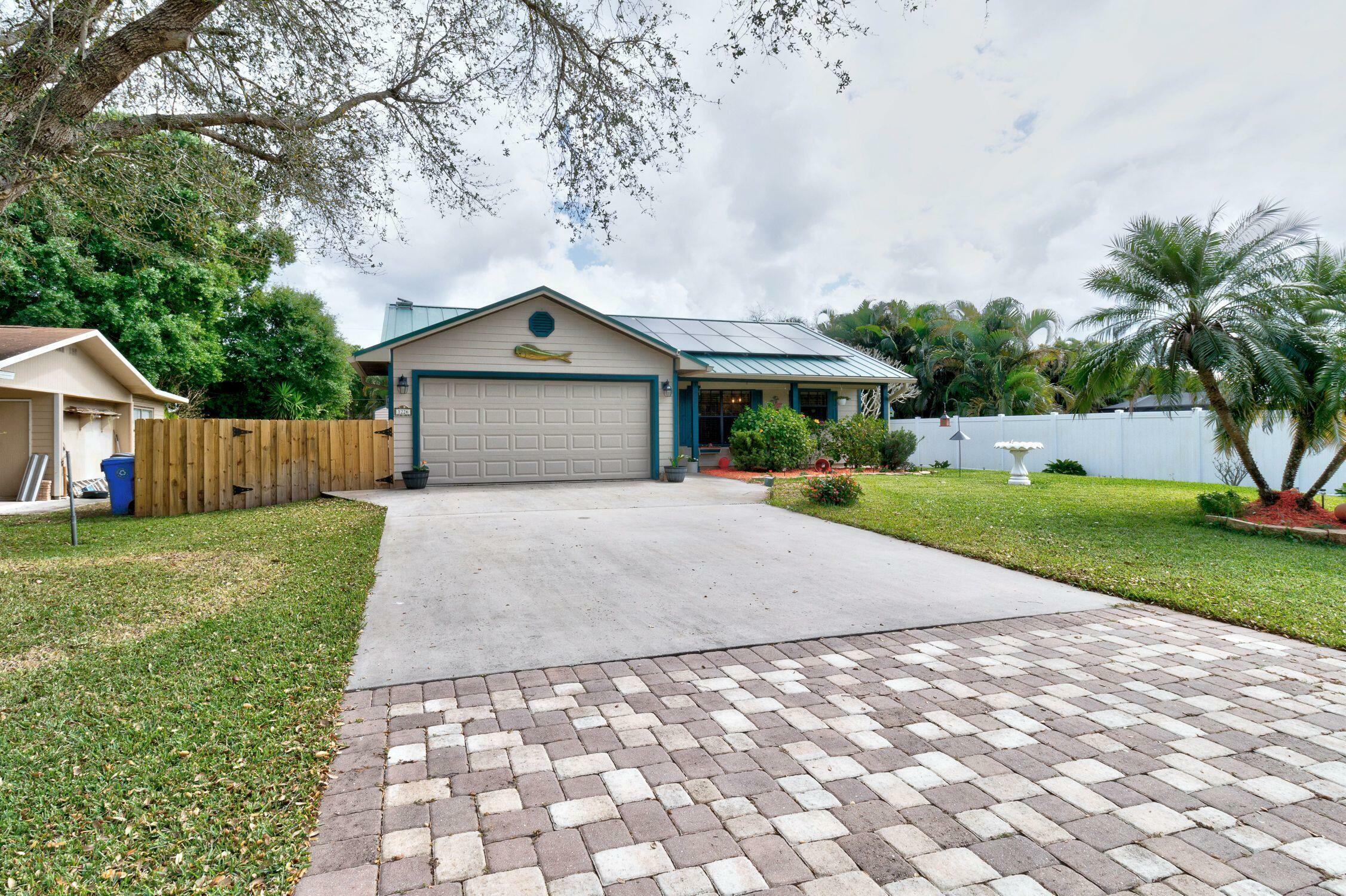 Property Photo: 1226 32 Avenue SW FL 32968