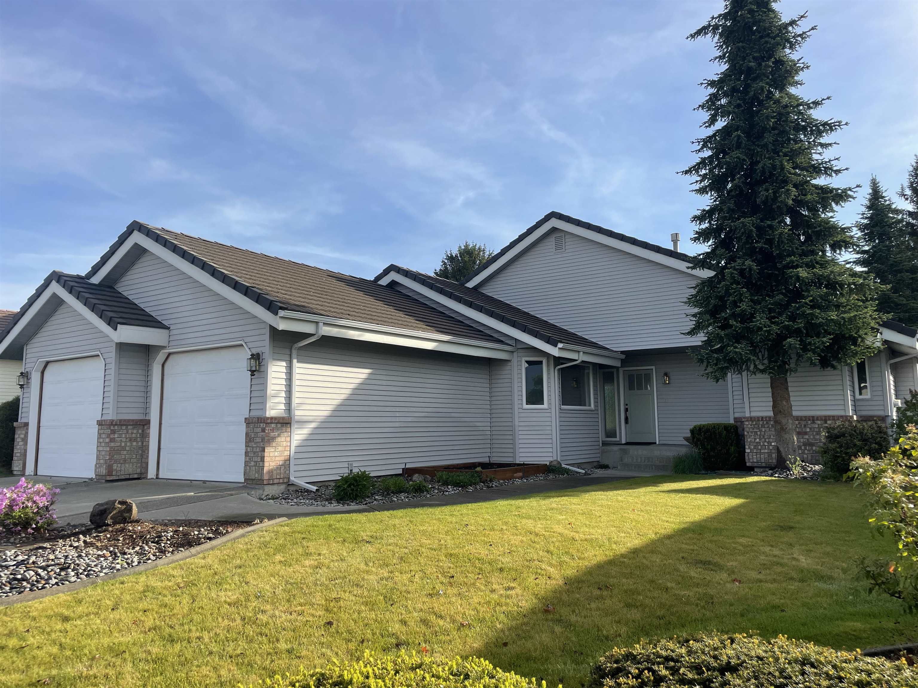 Property Photo: 512 N Village Ln WA 99019