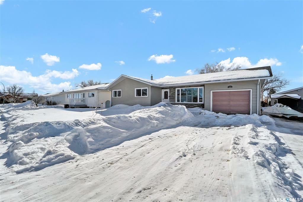 Property Photo:  410 7th Avenue E  SK S0K 0M0 