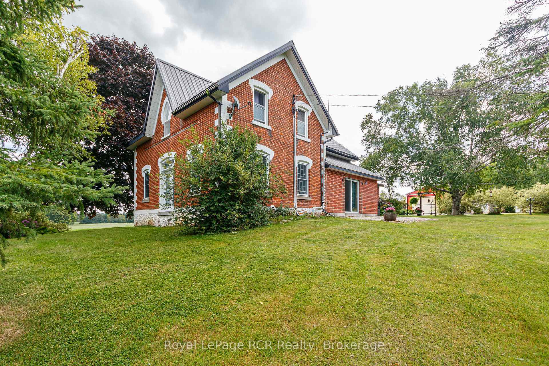 Property Photo: 268 Fox Ridge Rd ON N0H 1J0