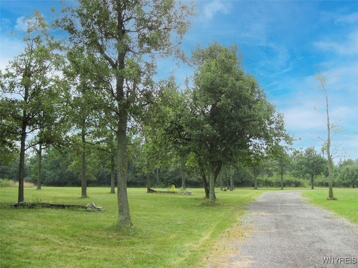 Property Photo: 5129 Kraus Lane NY 14031