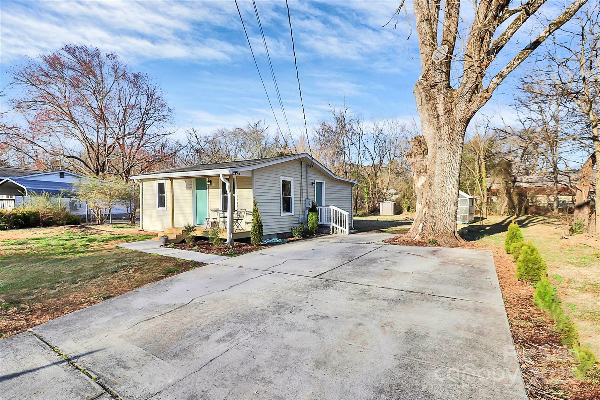 Property Photo: 1061 Gaither Place NW NC 28027