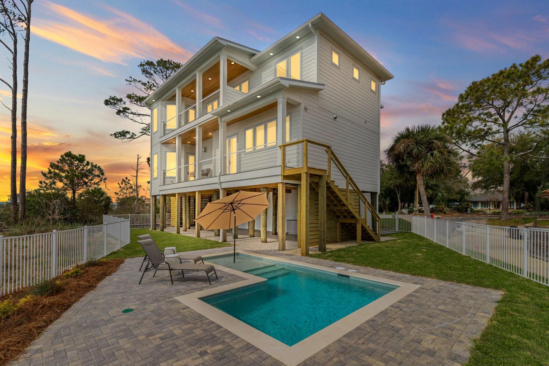 Property Photo: 206 SE Sloat Court FL 32548