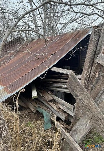Property Photo:  977 W Main Street  TX 78164 