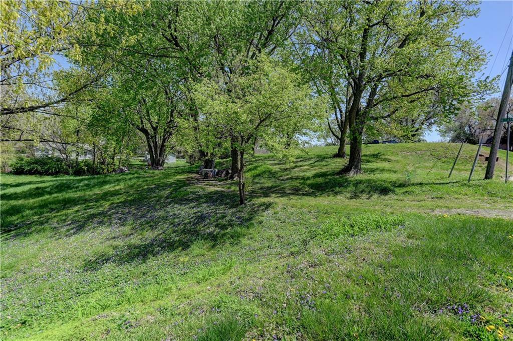 Property Photo: 325 A Street MO 64501