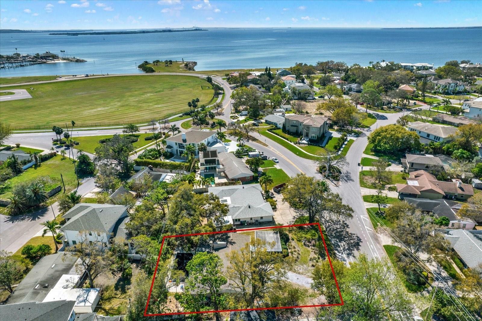 Property Photo:  537 W Davis Boulevard  FL 33606 