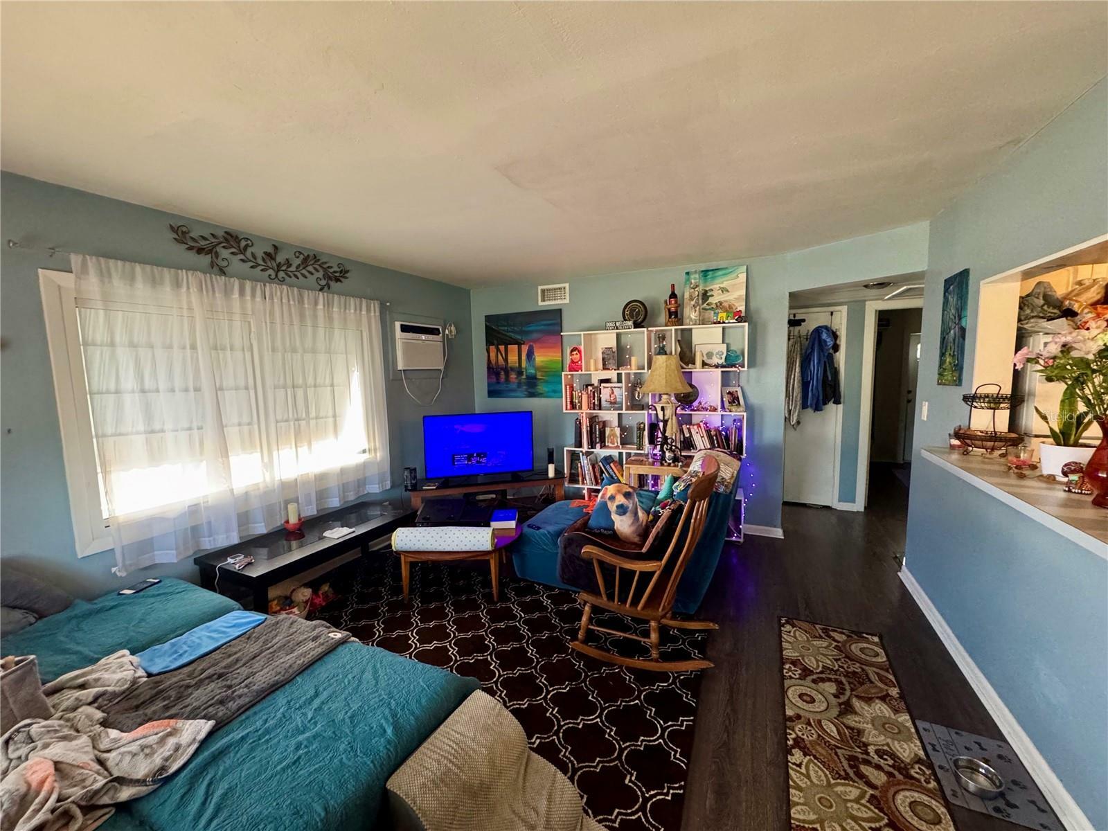 Property Photo:  624 Folsom Street S  FL 33707 