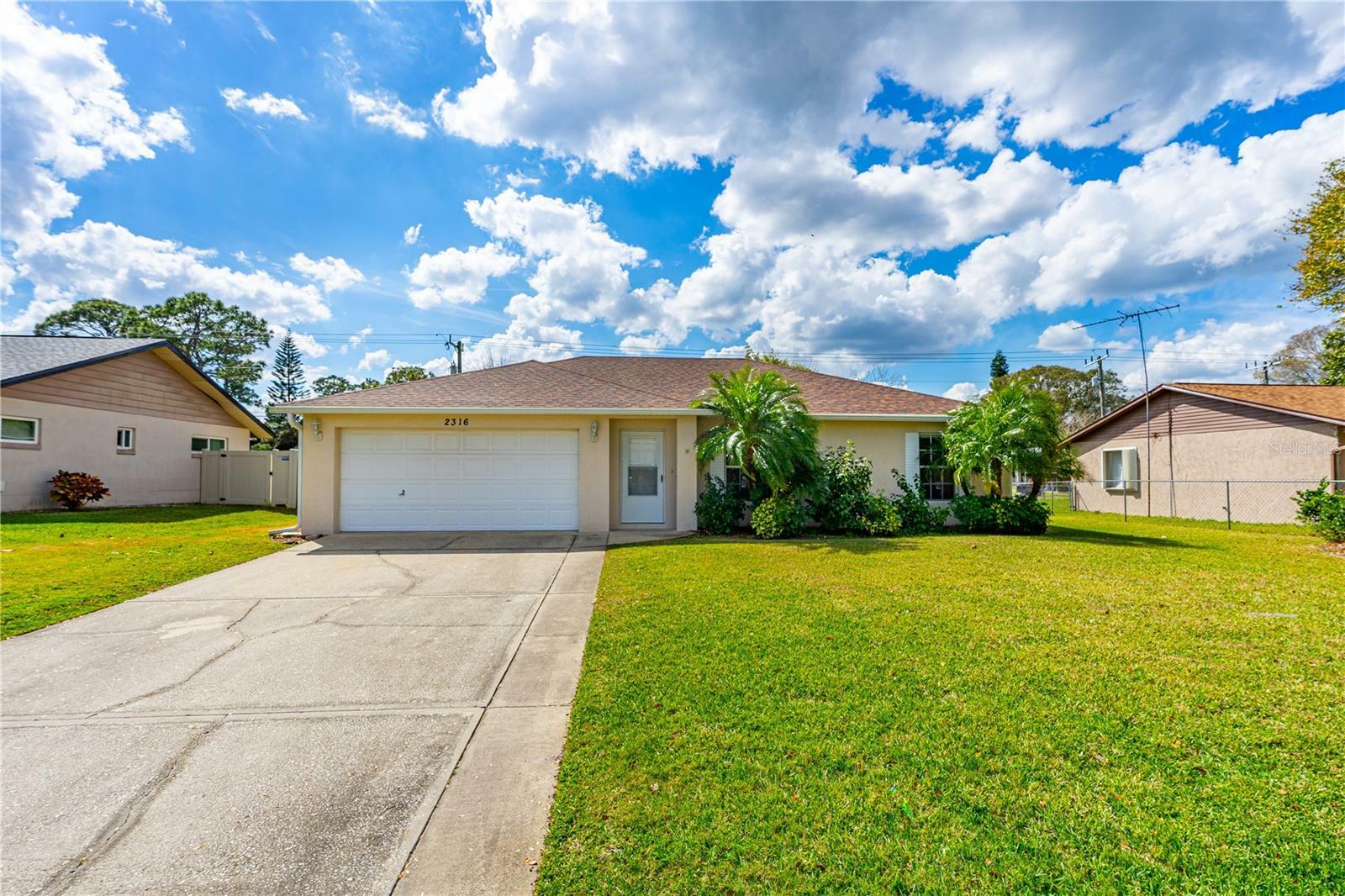 Property Photo: 2316 Willow Oak Drive FL 32141