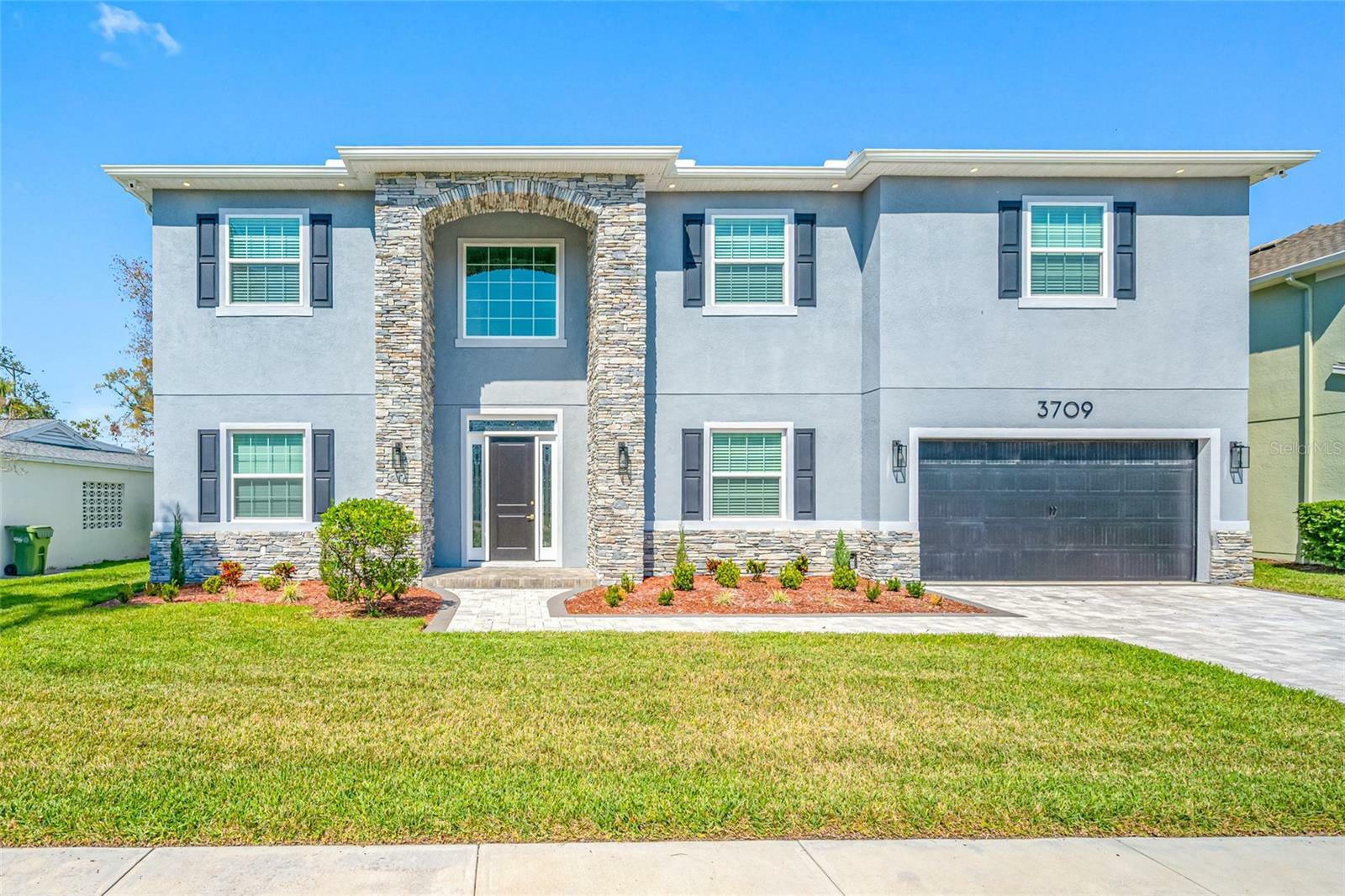 Property Photo: 3709 W Dale Avenue FL 33609