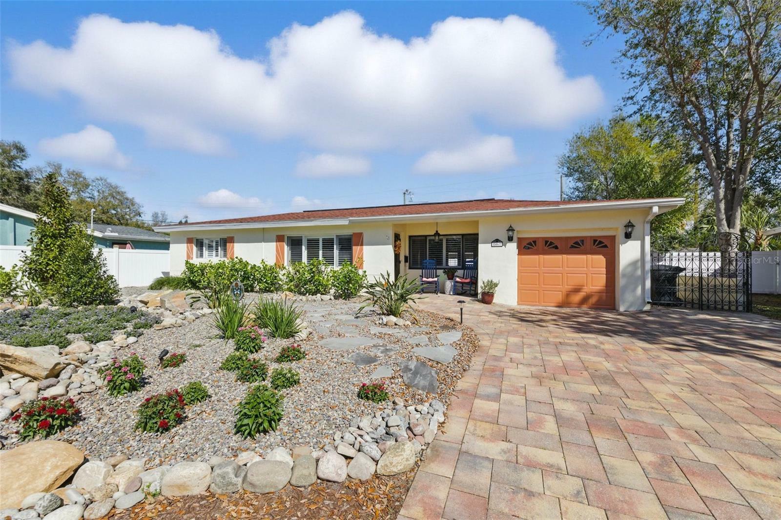Property Photo: 8467 8th Way N FL 33702