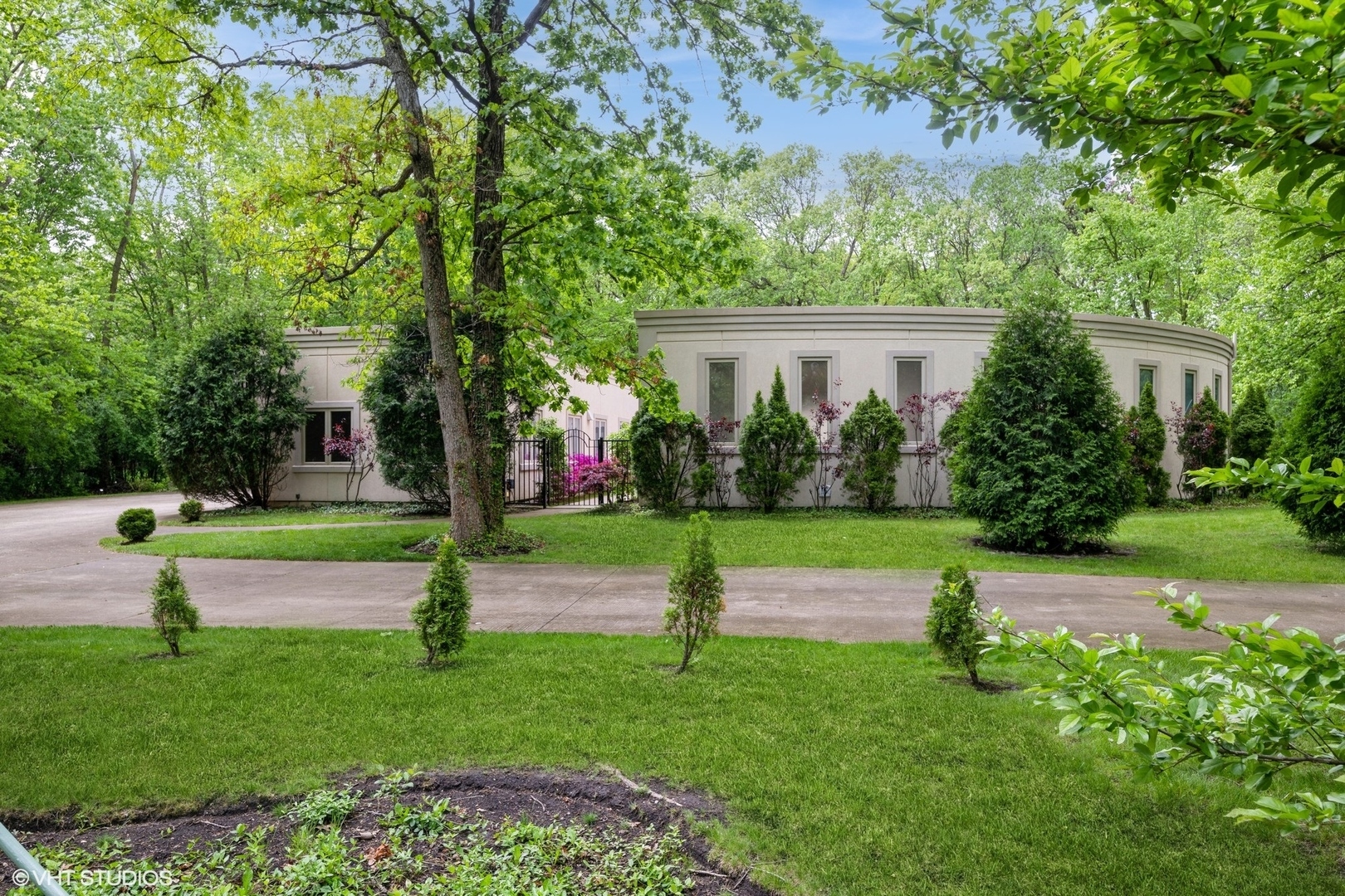 Property Photo: 2000 Clendenin Lane IL 60015