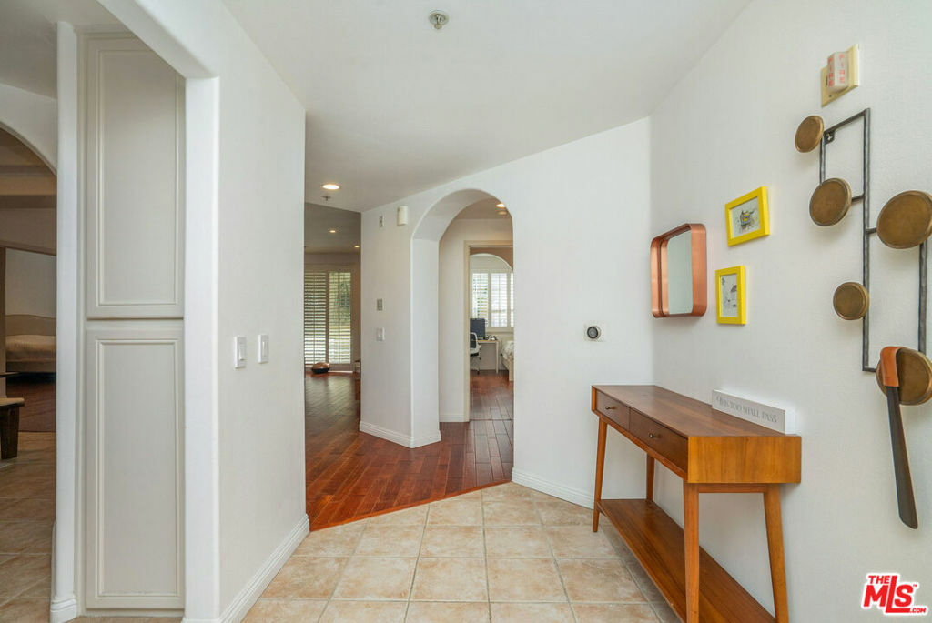Property Photo: 7218 Hillside Avenue 101 CA 90046