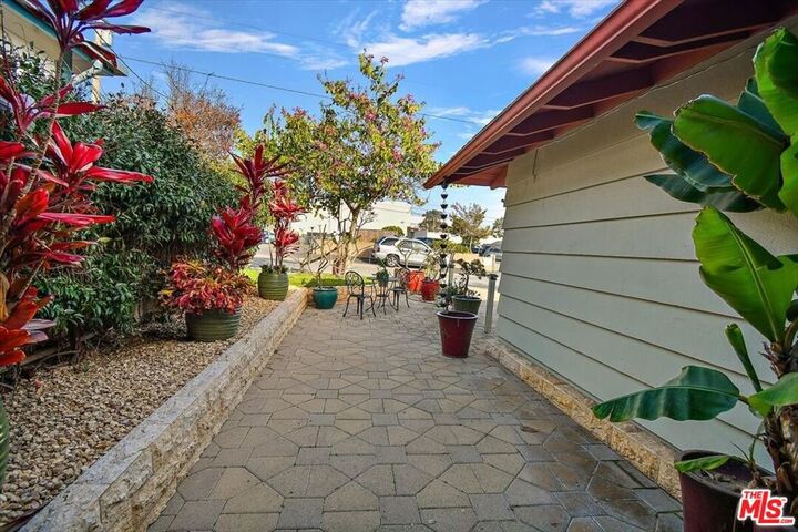Property Photo: 1501 Oak Avenue CA 90266