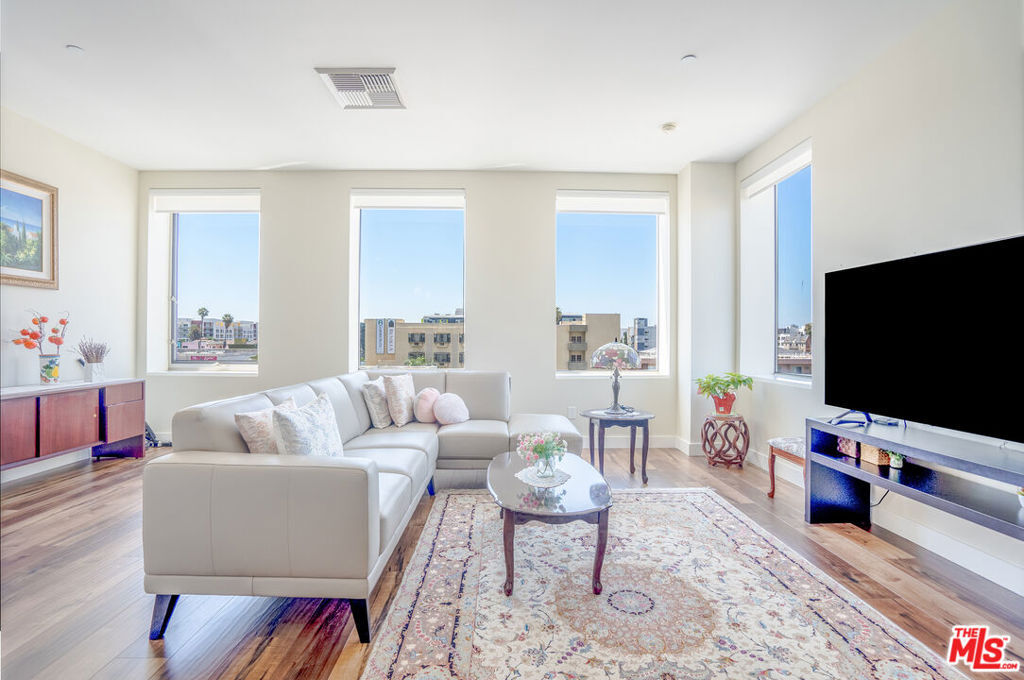 Property Photo: 3810 Wilshire Boulevard 412 CA 90010
