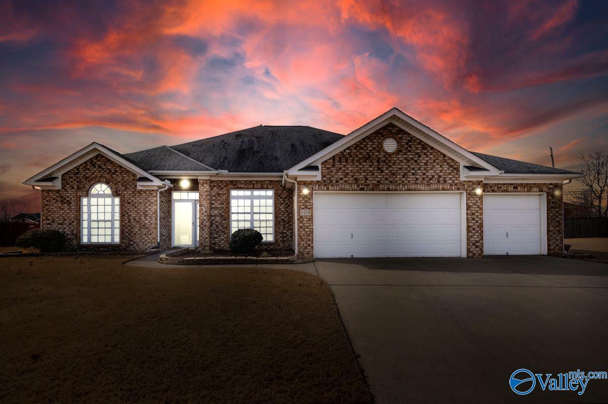 Property Photo: 109 Back Creek Circle NW AL 35757