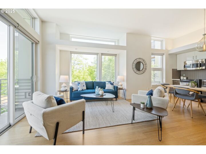 Property Photo:  1455 N Killingsworth St 201  OR 97217 