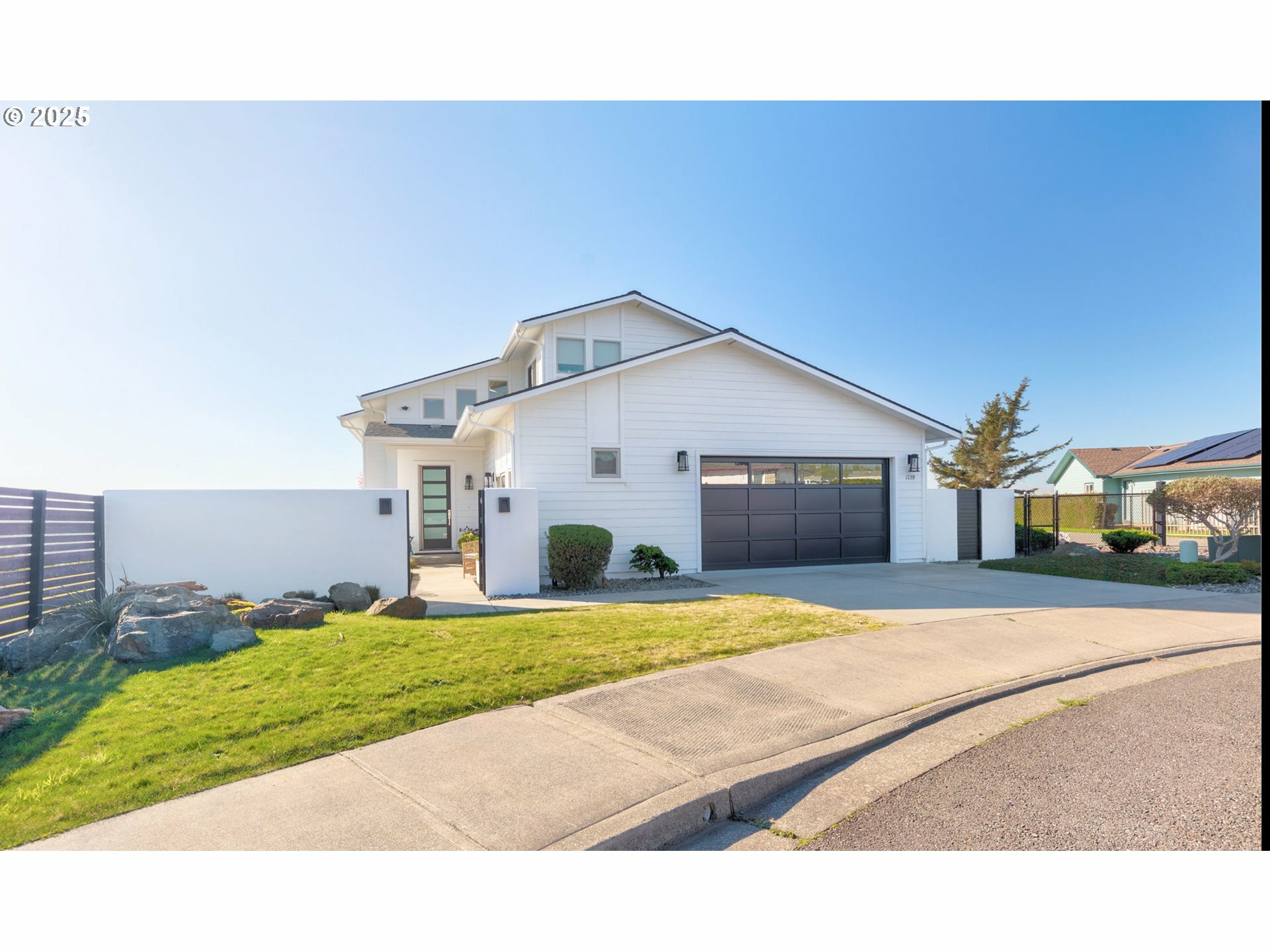 Property Photo: 1239 Collis Ln OR 97415