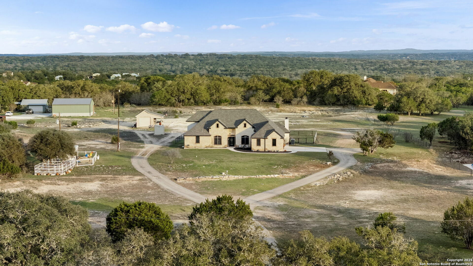Property Photo: 701 Kreutzberg TX 78006