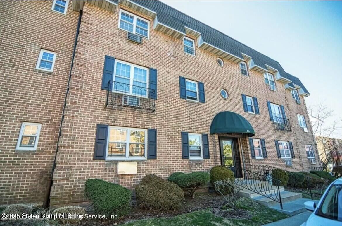 Property Photo:  422 Maryland Avenue 3A  NY 10305 