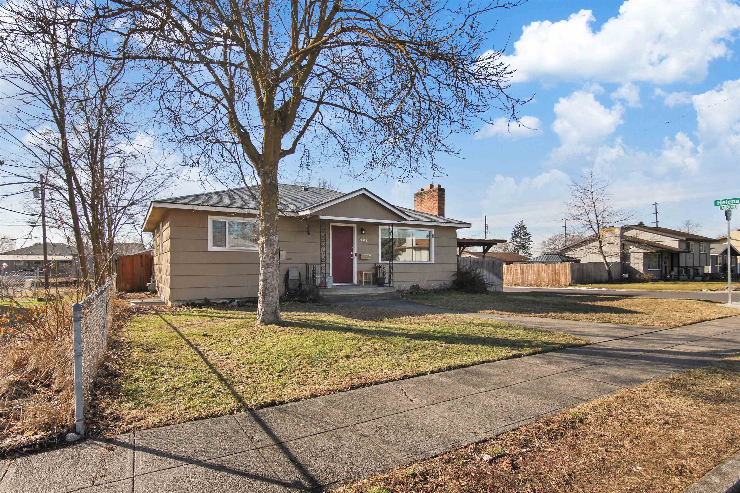 Property Photo: 1604 E Gordon Ave WA 99207