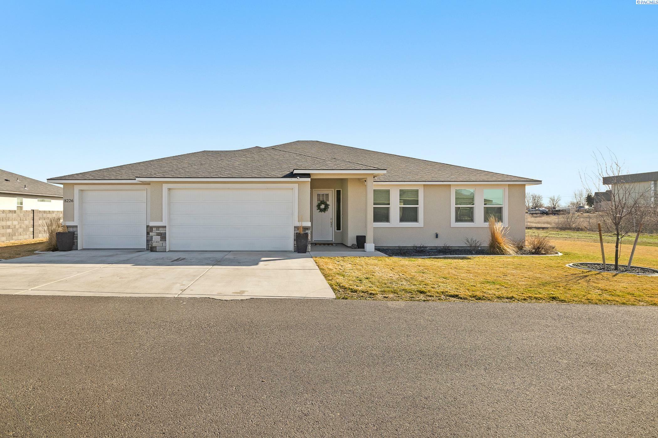 8226 Roberts Dr.  Pasco WA 99301 photo