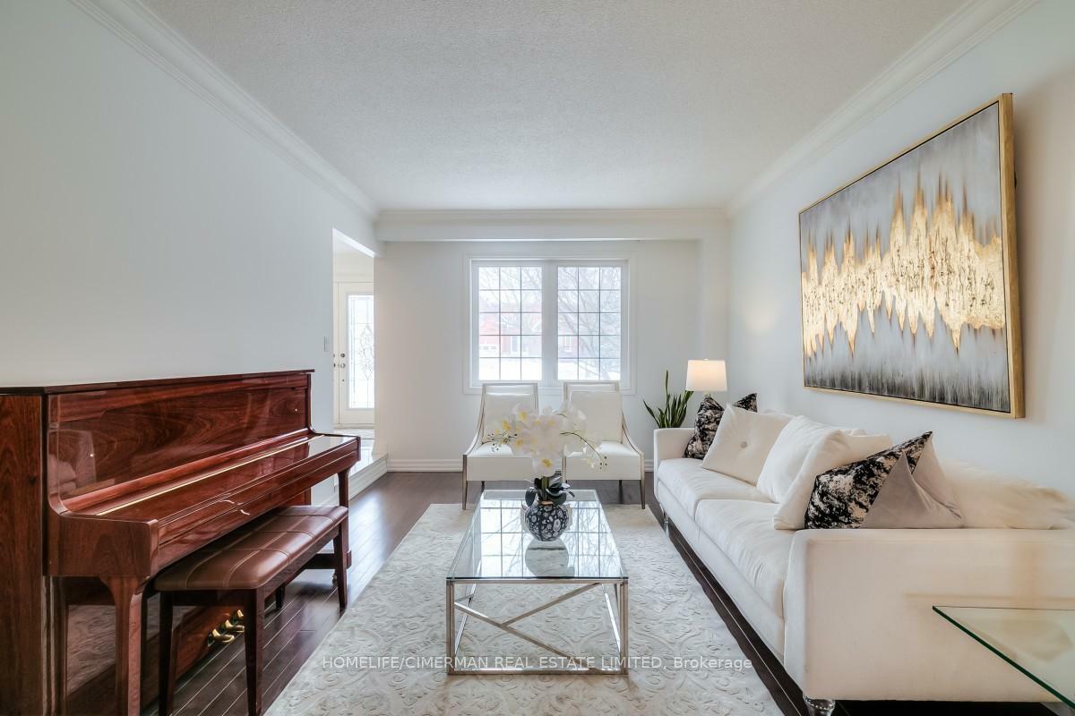 Property Photo: 28 Dunvegan Drive ON L4C 6K1