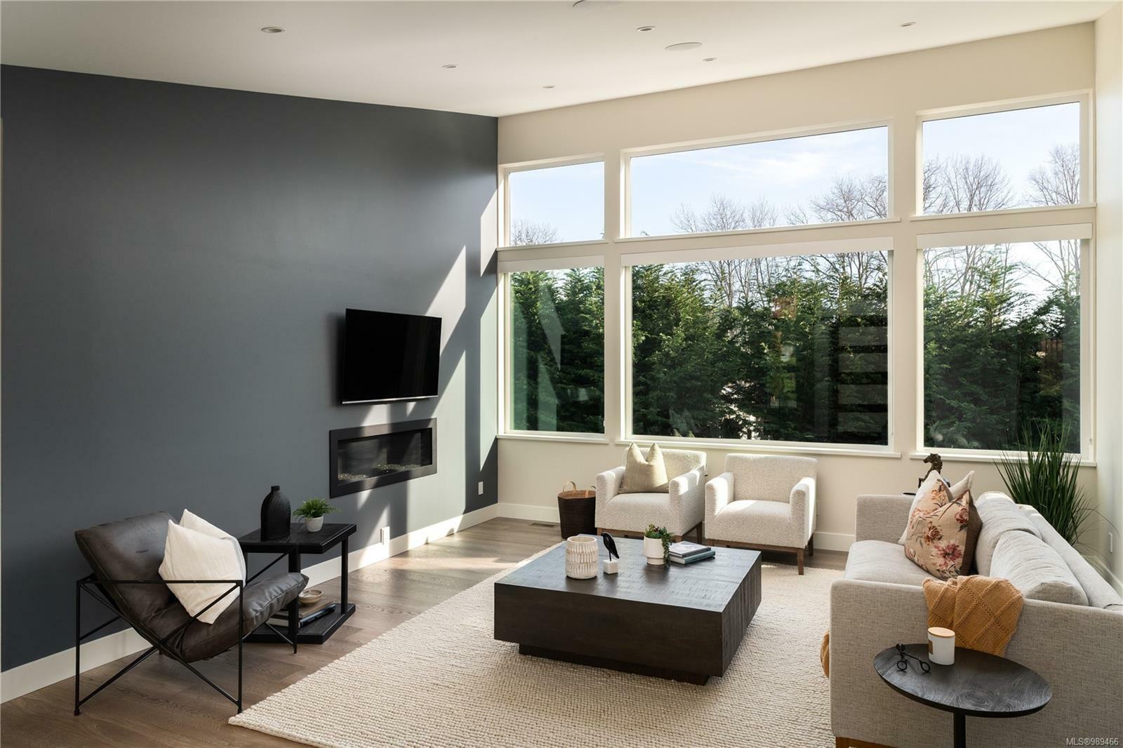 Property Photo: 827 Royal Oak Ave BC V8X 3T3