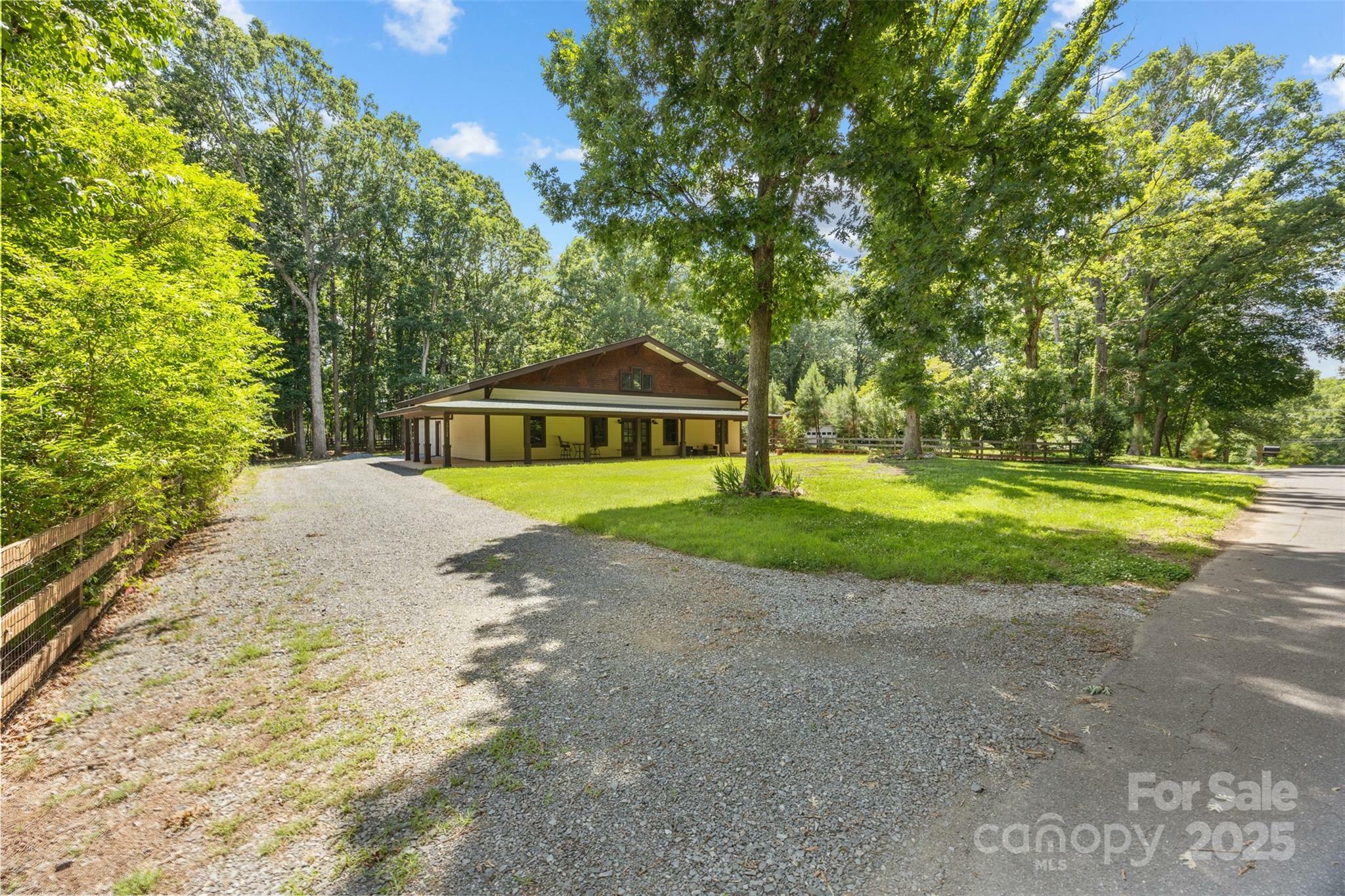 Property Photo: 13124 Lemmond Drive NC 28105