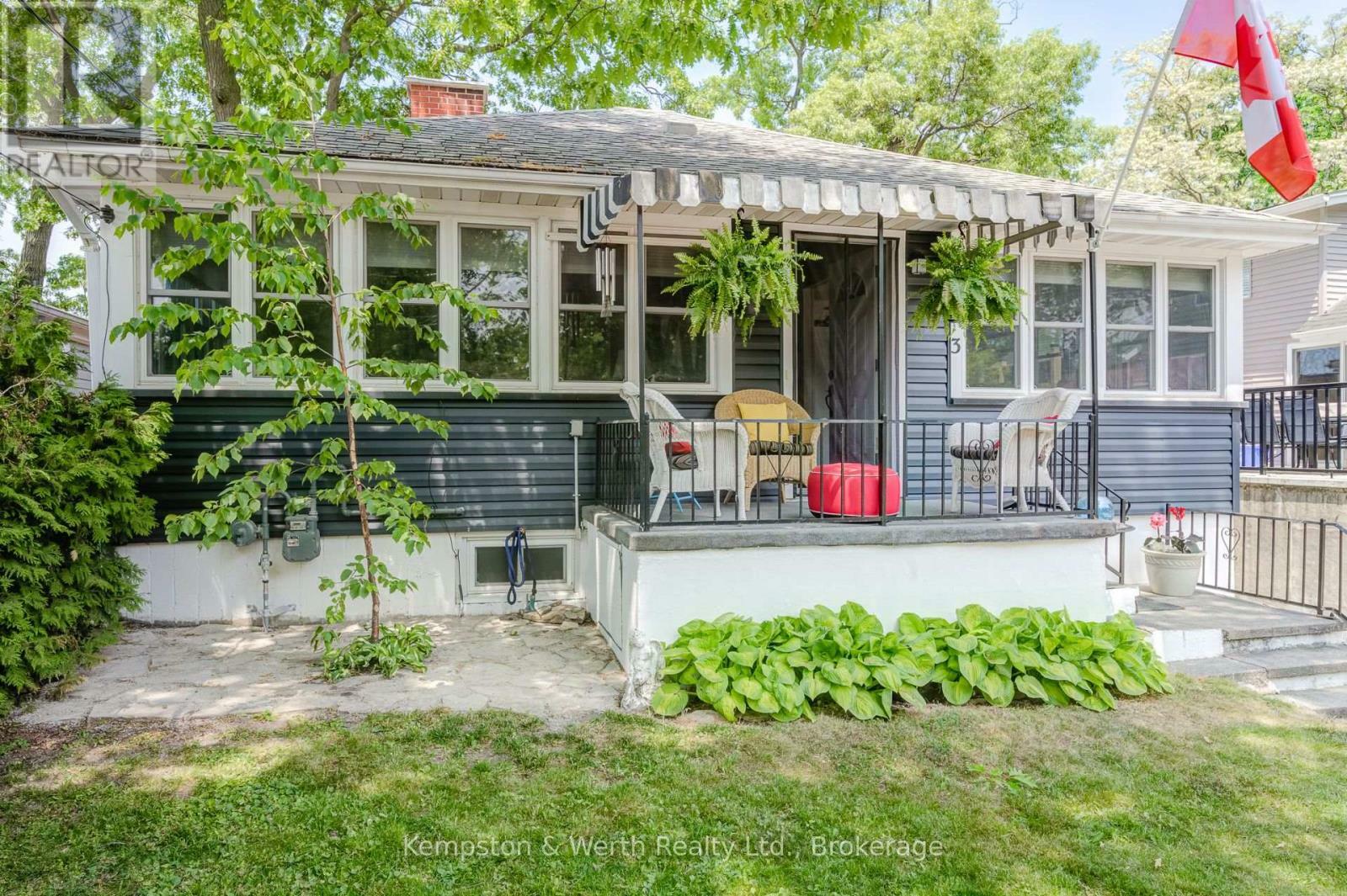 Property Photo: 3 Elmwood Avenue ON N0M 1T0