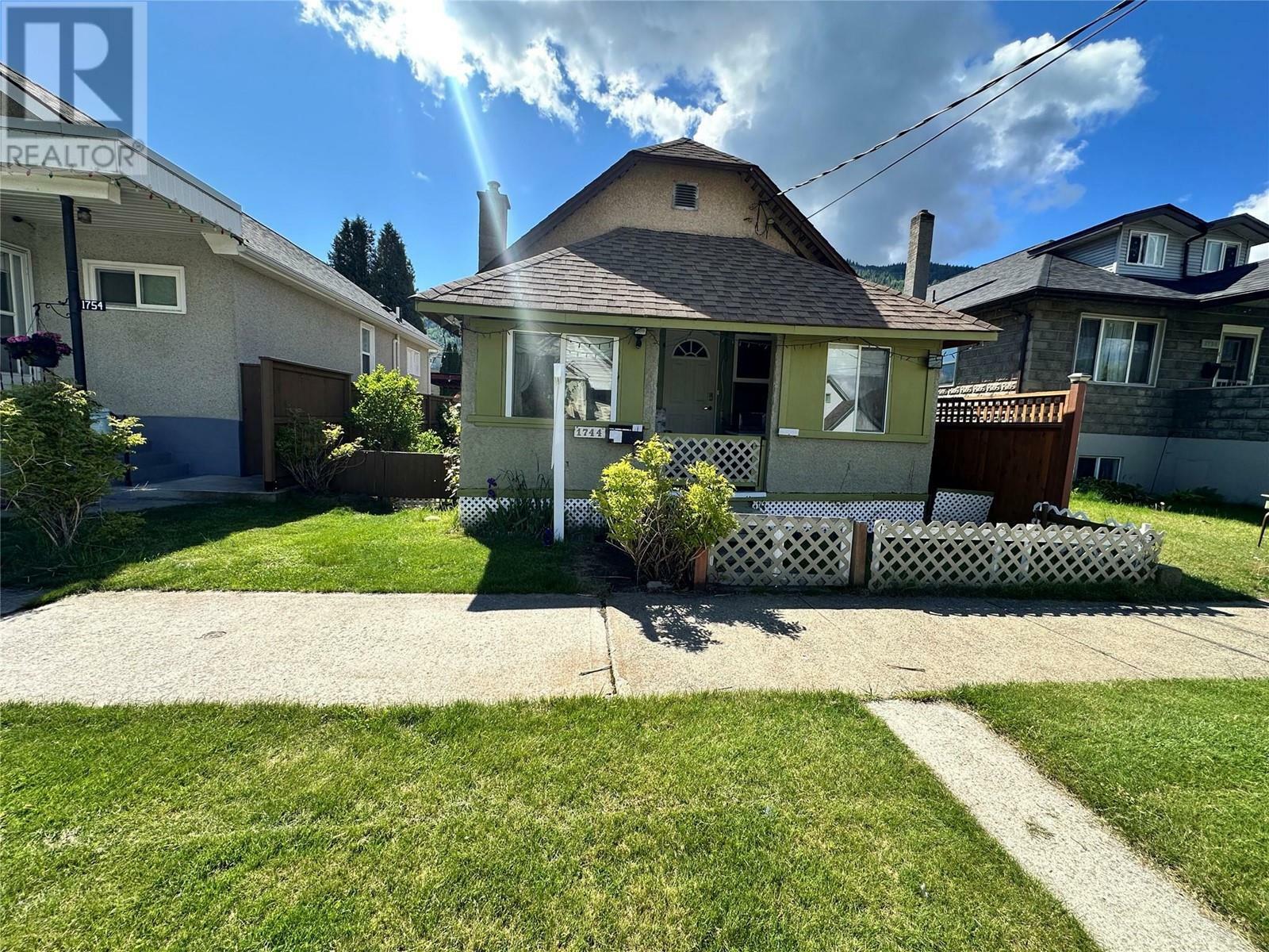 Property Photo: 1744 Noran Street BC V1R 1W9