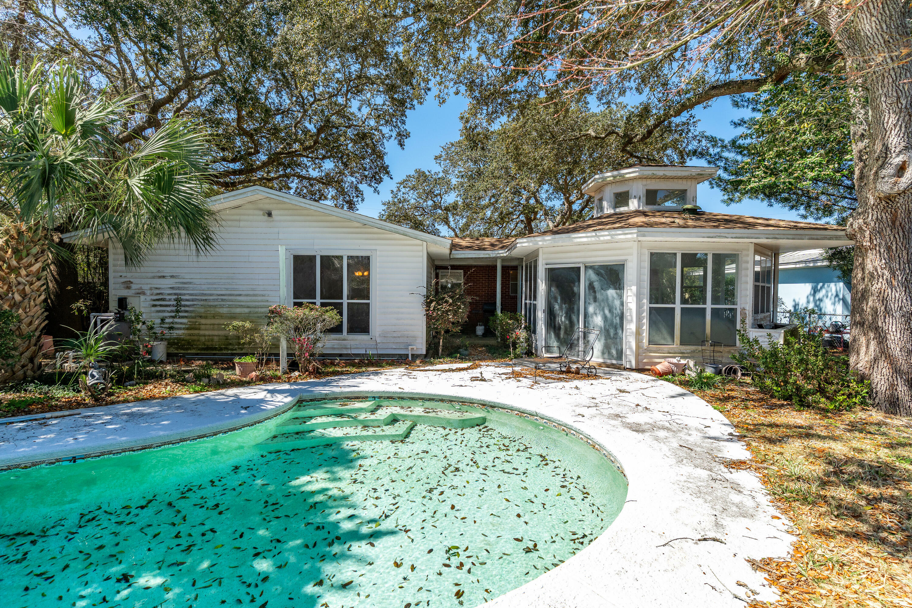 Property Photo:  509 Winthrop St  FL 32547 