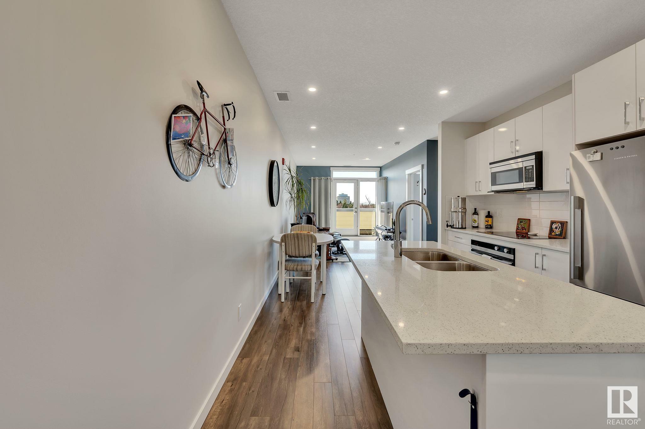 Property Photo: 11503 76 Avenue NW 408 AB T6G 0K6