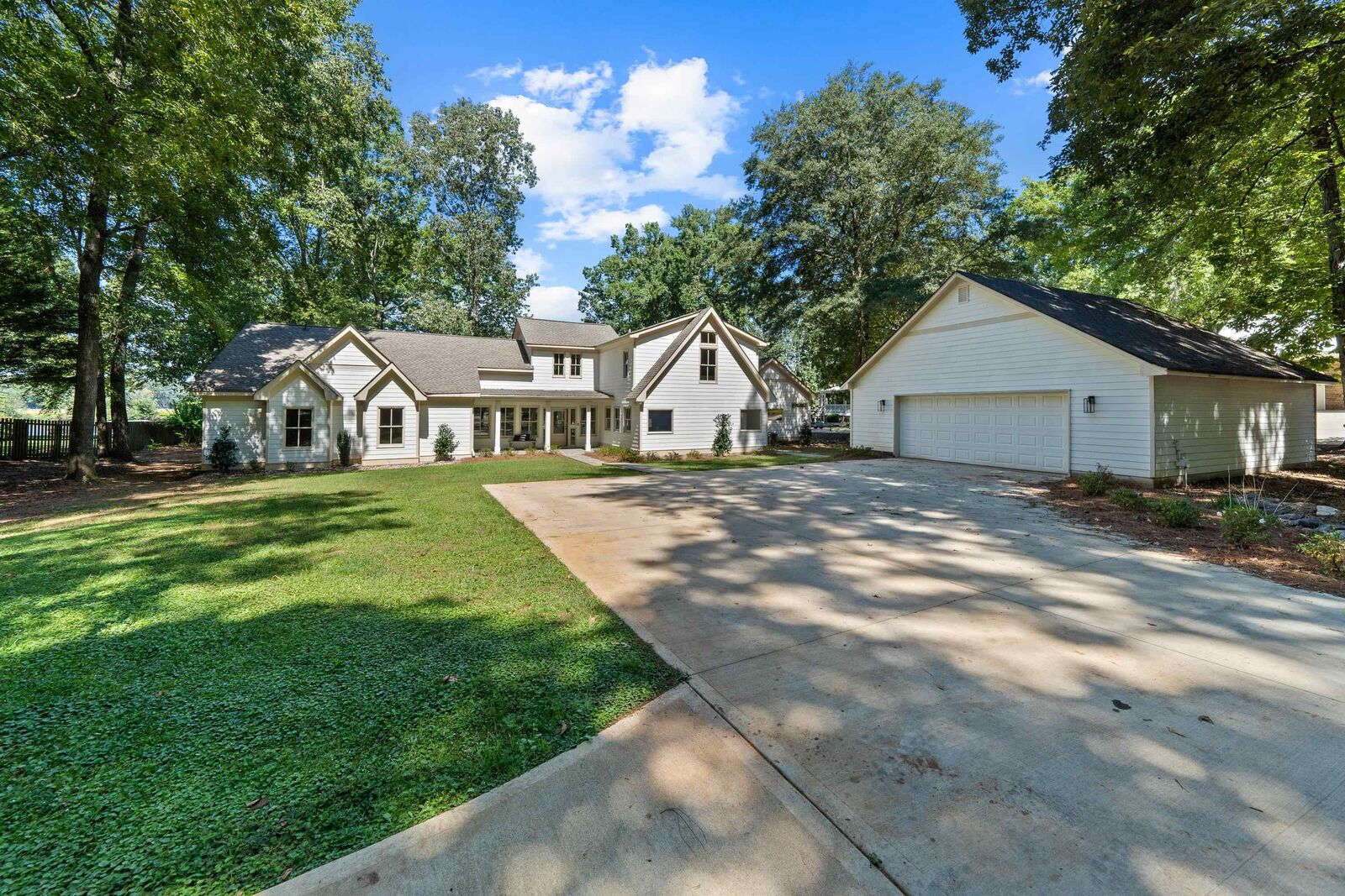 Property Photo:  136 N Hidden Lake Drive  GA 31024 