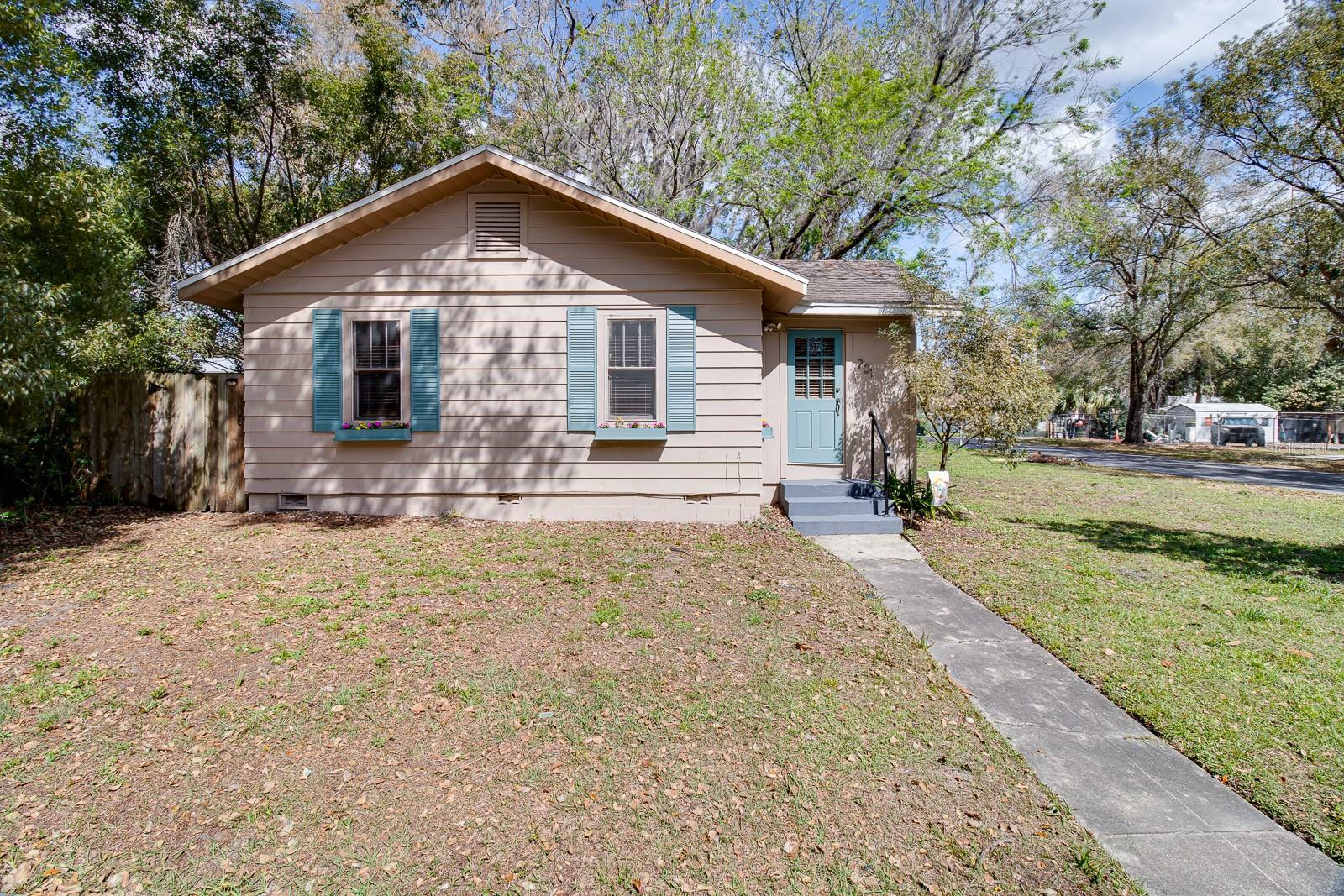 Property Photo: 201 W Central Avenue FL 32763