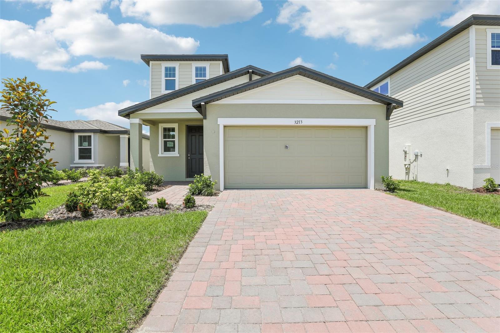 Property Photo:  3213 Viceroy Court  FL 34759 
