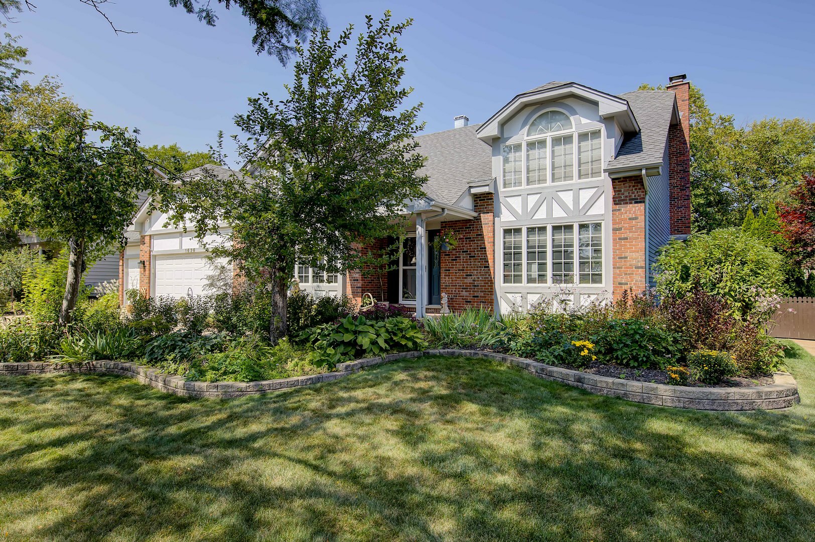 Property Photo:  1636 Brentwood Drive  IL 60060 