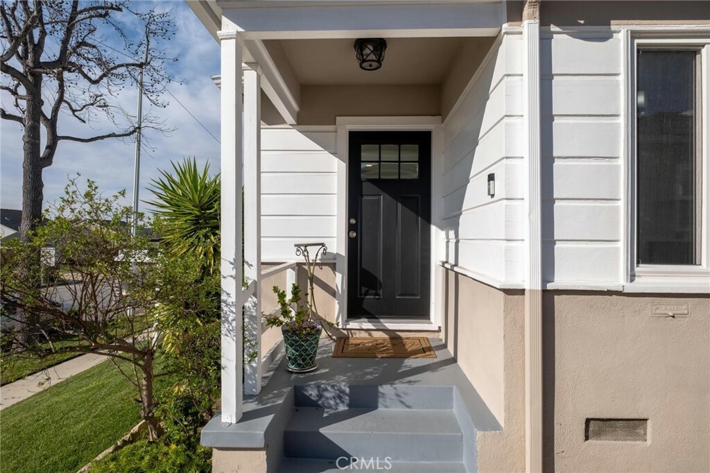 Property Photo:  11542 S Wilton Place  CA 90047 