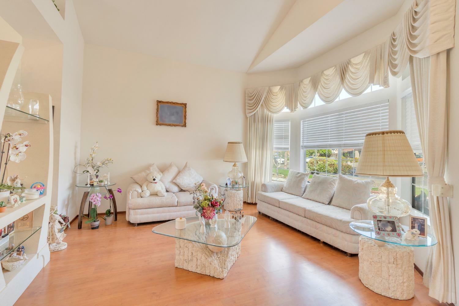 Property Photo:  1631 W I Street  CA 93635 