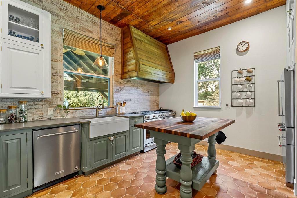 Property Photo:  115 N 1st Street  TX 76065 
