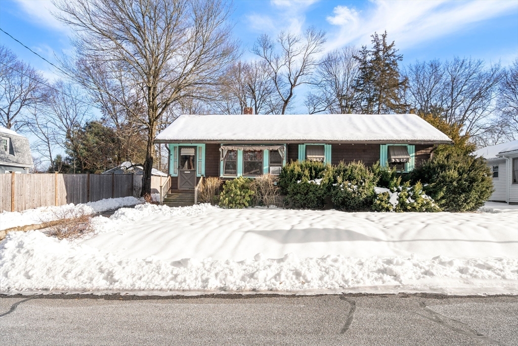 Property Photo:  6 Oak Knoll Road  MA 01760 