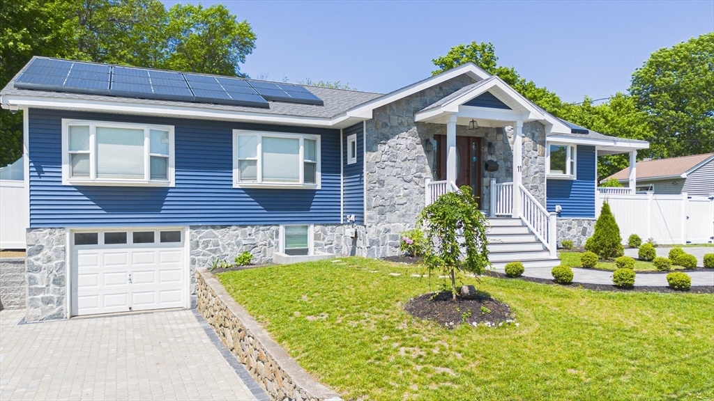11 Bacon Dr  Saugus MA 01906 photo