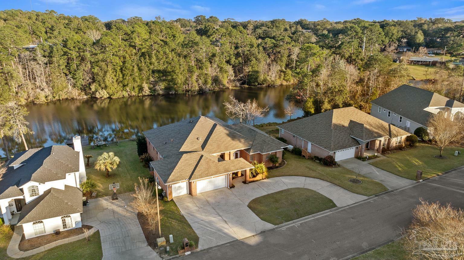 Property Photo: 5080 Pine Hollow Dr FL 32505